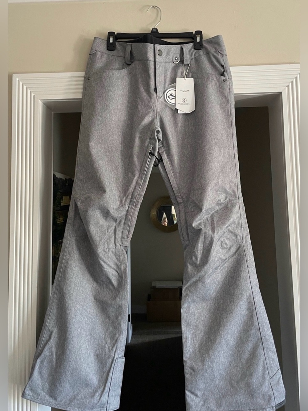 Volcom Women's Light Gray Snow Pants - Stretch Slim Fit-Size XL-New With Tags